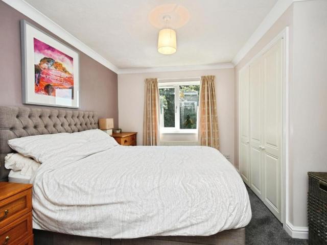 6 bed house for sale