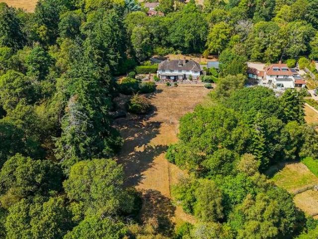 6 bed house for sale