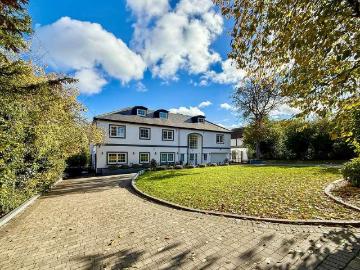 6 bed house for sale