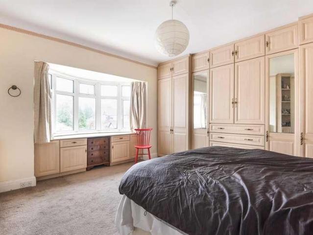 6 bed house for sale