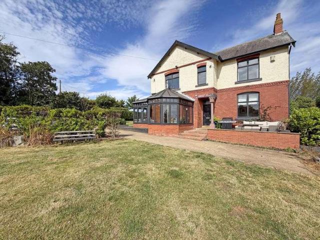6 bed house for sale