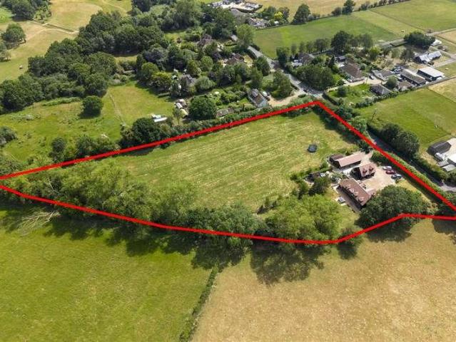 6 bed house for sale