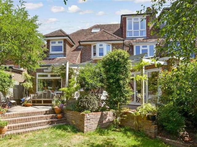 6 bed house for sale