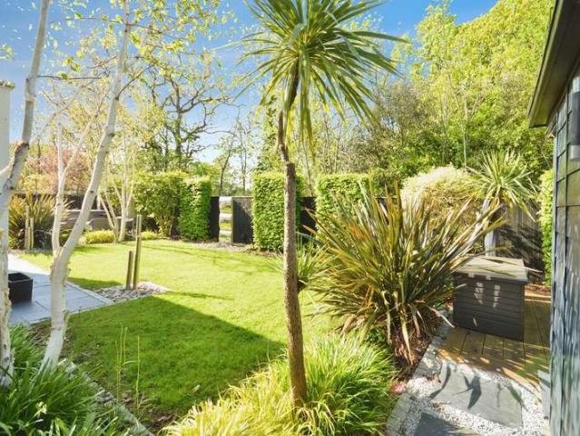 6 bed house for sale