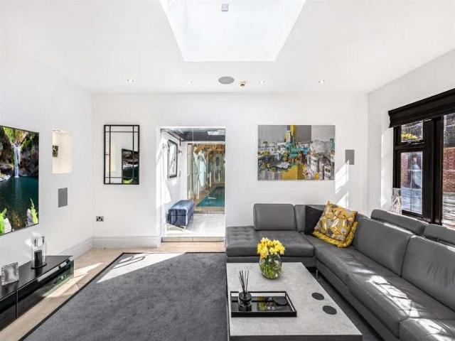 6 bed house for sale