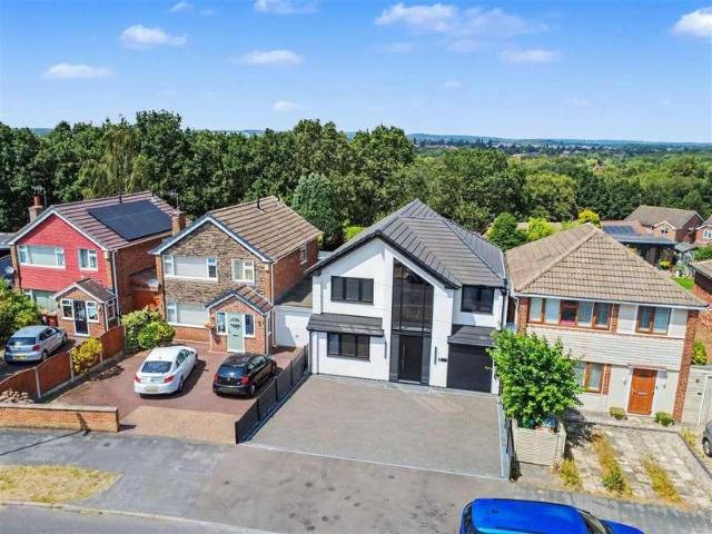 6 bed house for sale