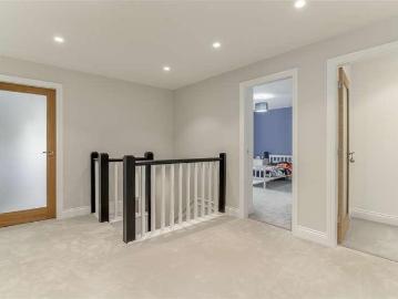 6 bed house for sale