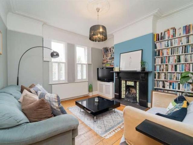 6 bed house for sale