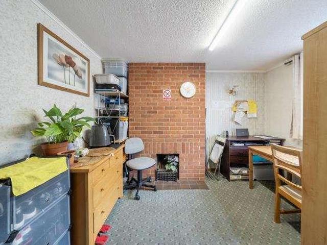 6 bed house for sale