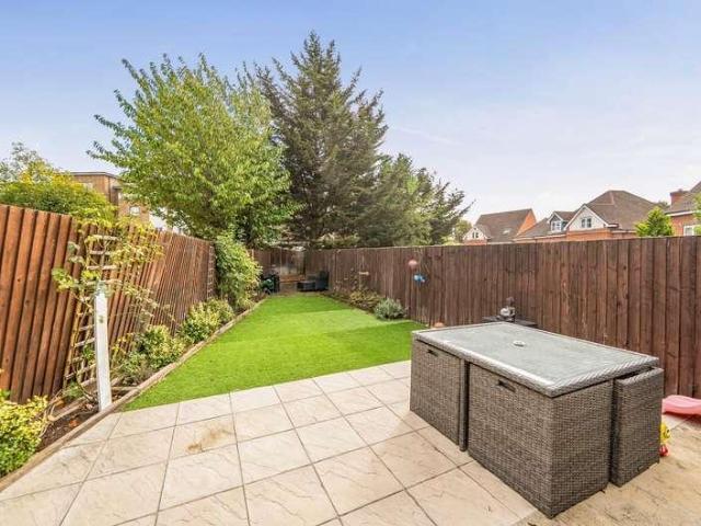 6 bed house for sale