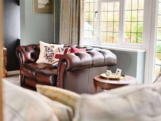 6 bed house for sale