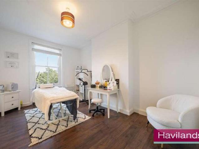 6 bed house for sale