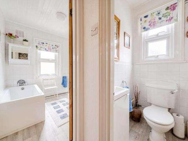 6 bed house for sale