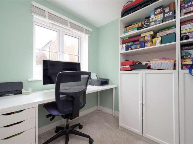 6 bed house for sale