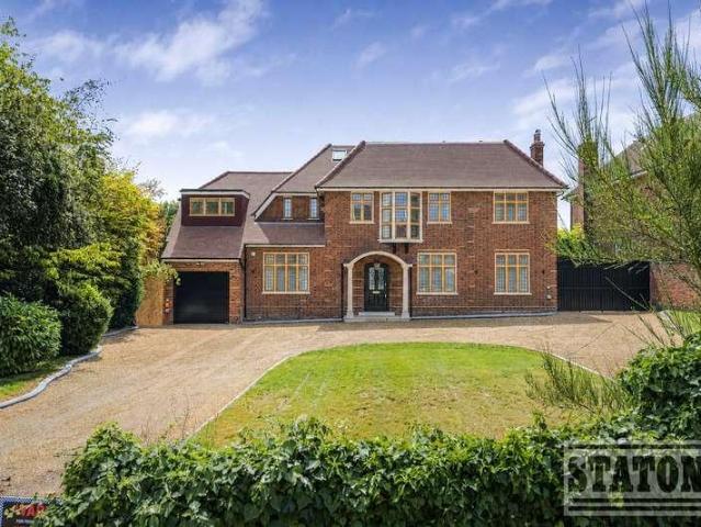 6 bed house for sale