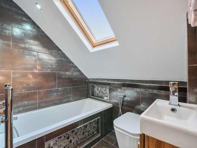 6 bed house for sale