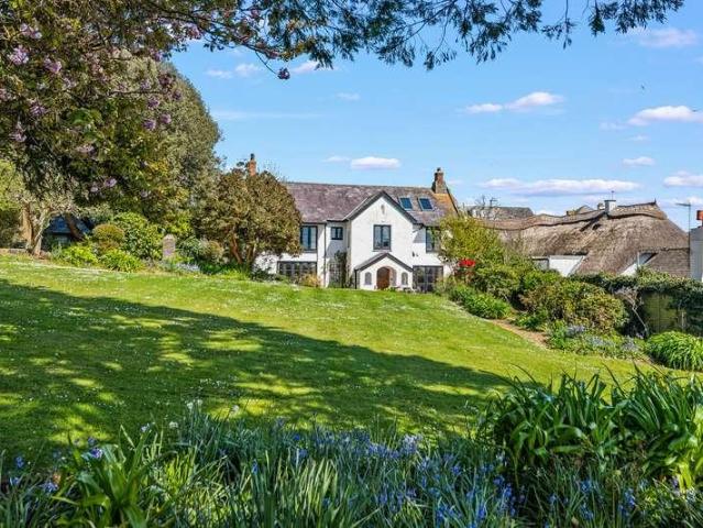 6 bed house for sale