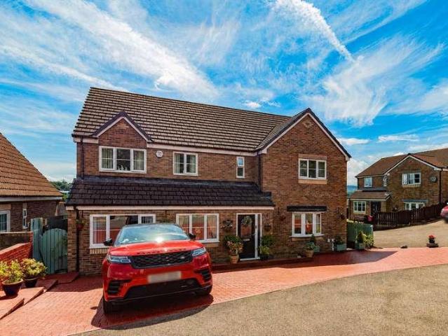 6 bed house for sale