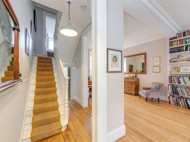 6 bed house for sale
