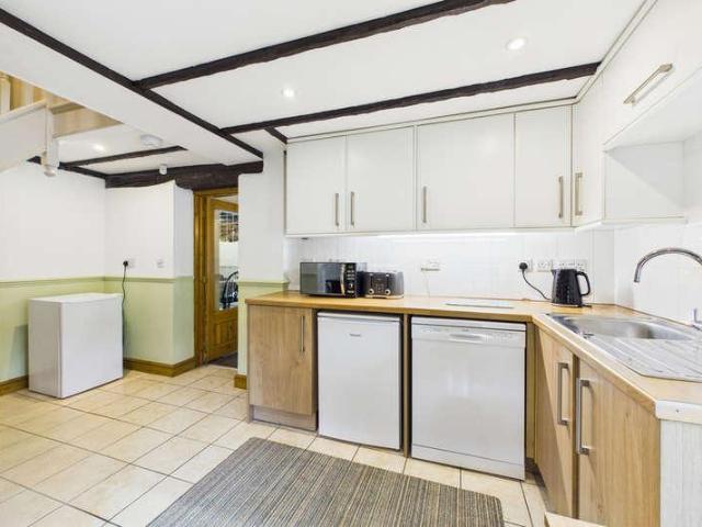 6 bed house for sale