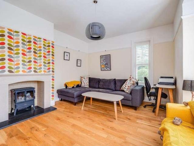6 bed house for sale