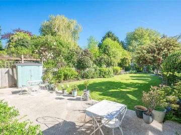 6 bed house for sale