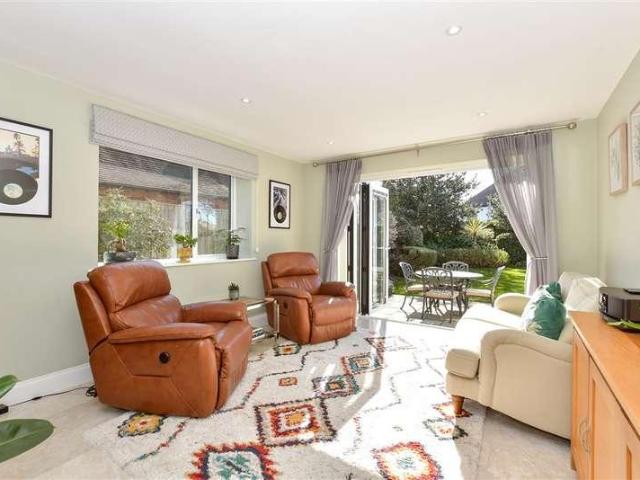 6 bed house for sale