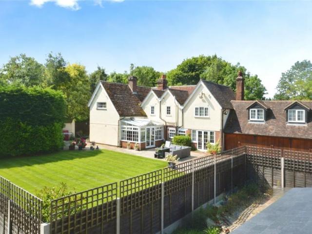 6 bed house for sale