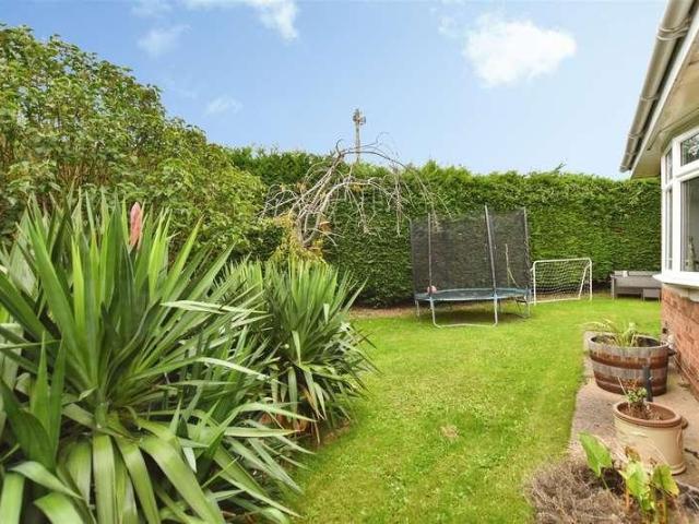 6 bed house for sale