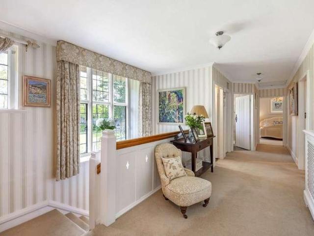 6 bed house for sale