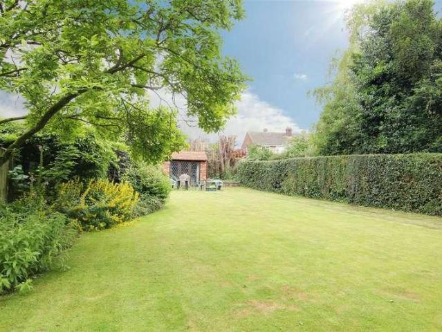 6 bed house for sale