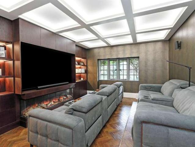 6 bed house for sale