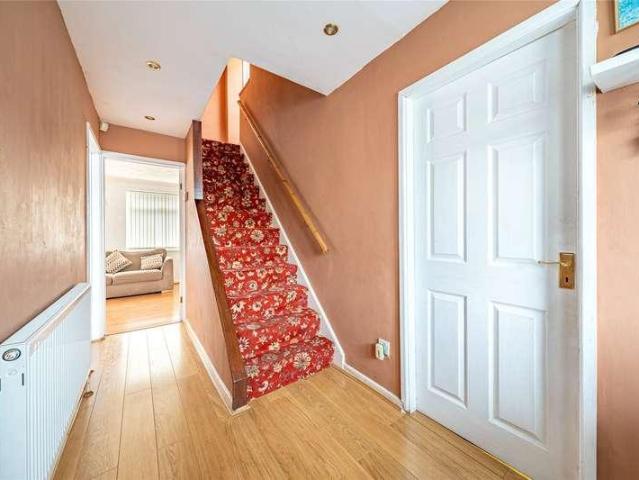 6 bed house for sale