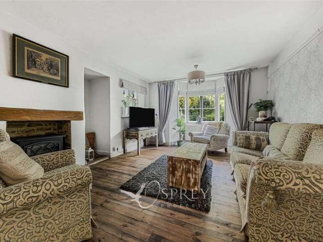 6 bed house for sale