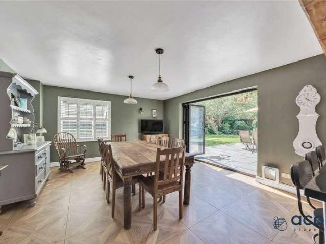 6 bed house for sale