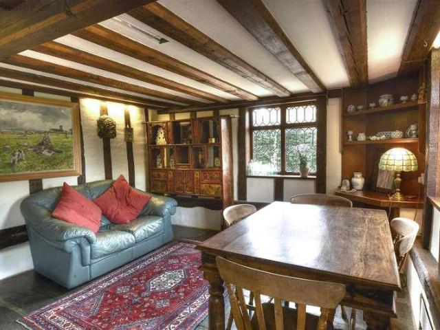 6 bed house for sale