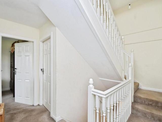 6 bed house for sale
