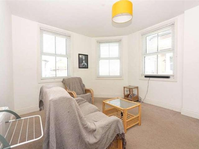 6 bed house for sale
