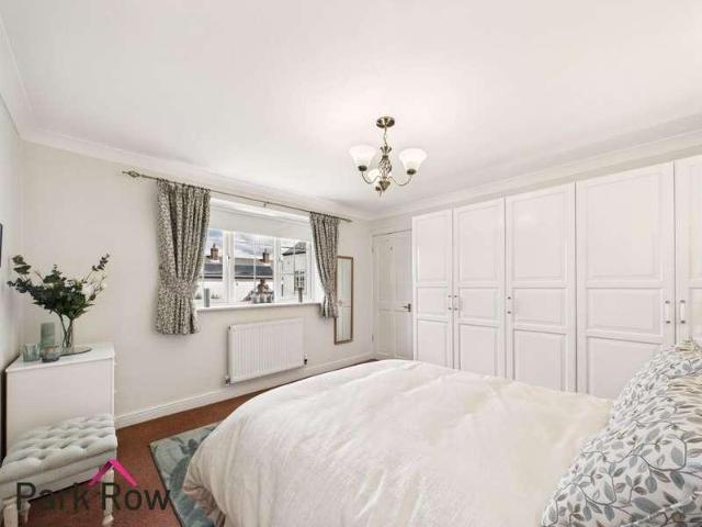 5 bed house for sale