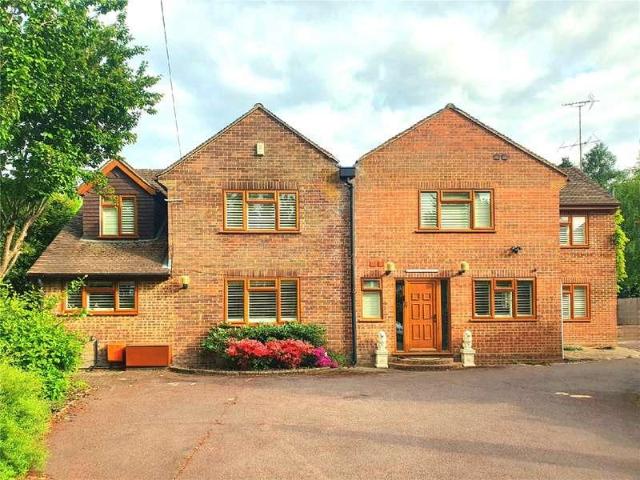 6 bed house for sale