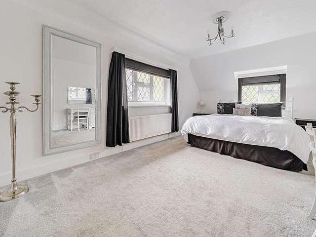 6 bed house for sale