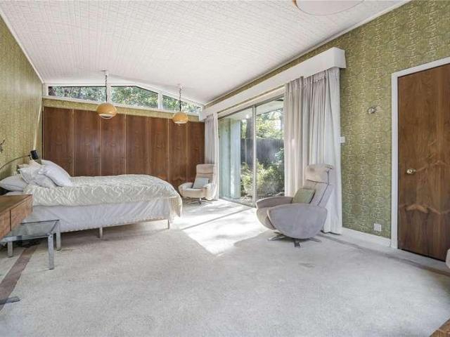 6 bed house for sale