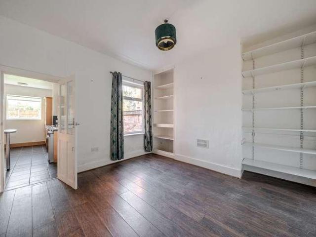 6 bed house for sale