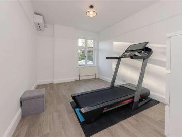 6 bed house for sale
