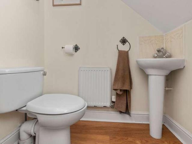 6 bed house for sale