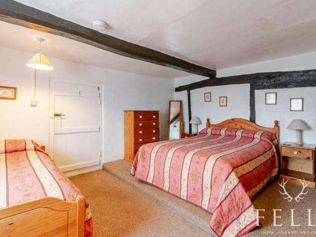 6 bed house for sale
