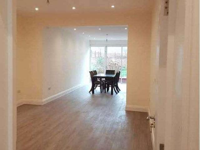 6 bed house for sale