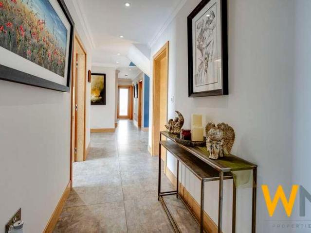 6 bed house for sale