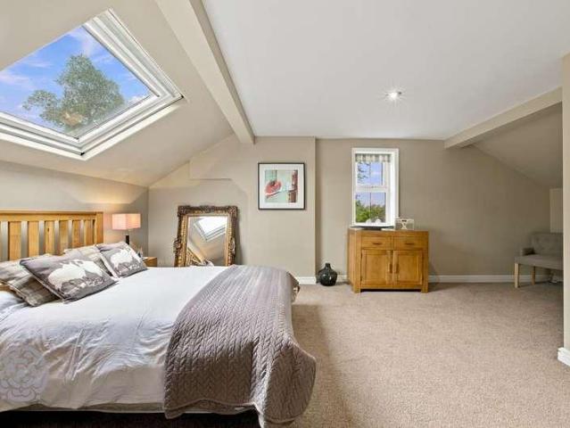 6 bed house for sale