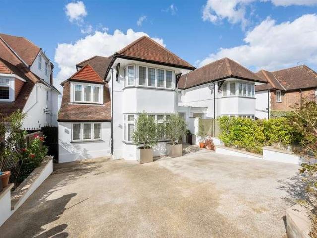 6 bed house for sale